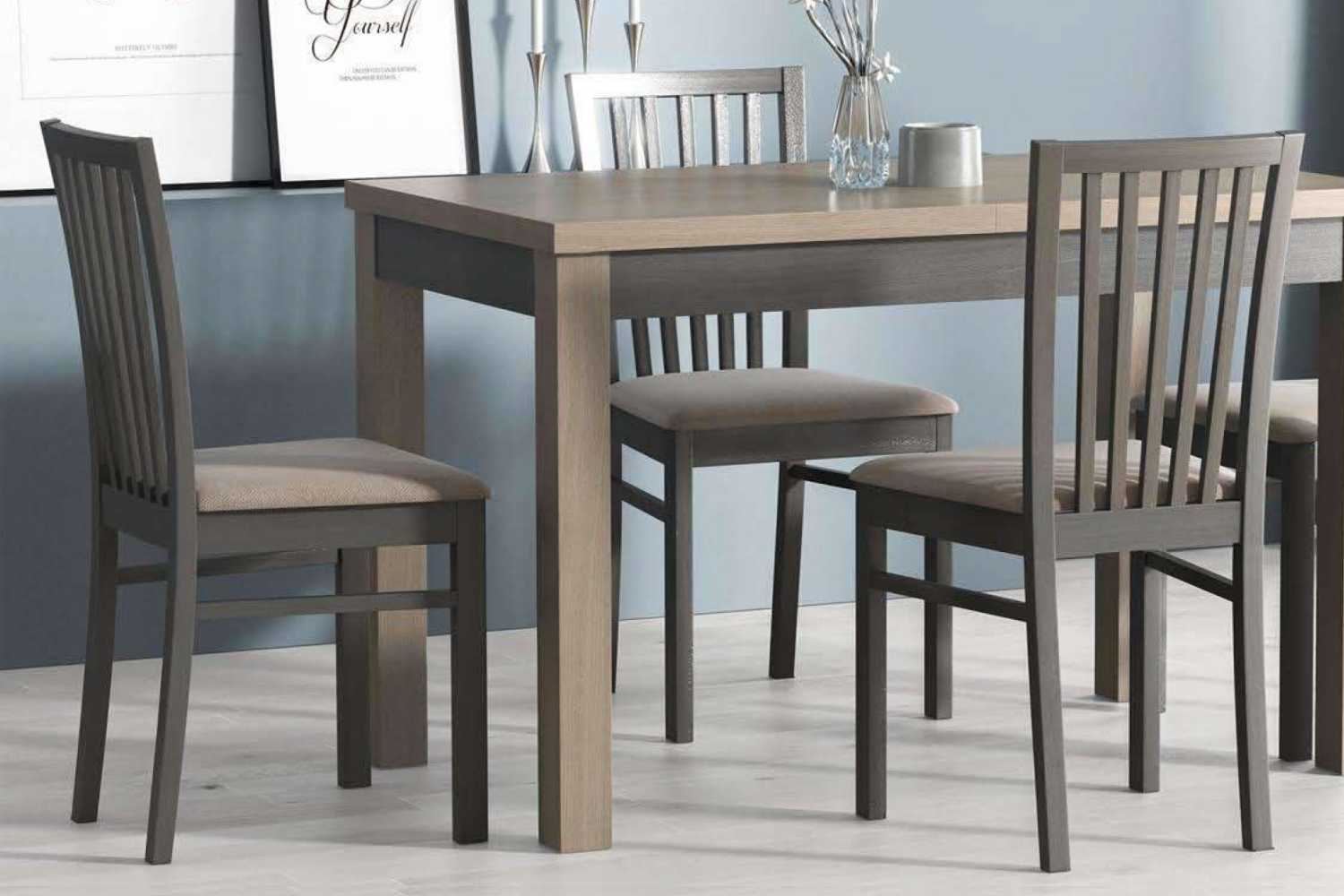 Esszimmer-M�belset aus Holz Massiv